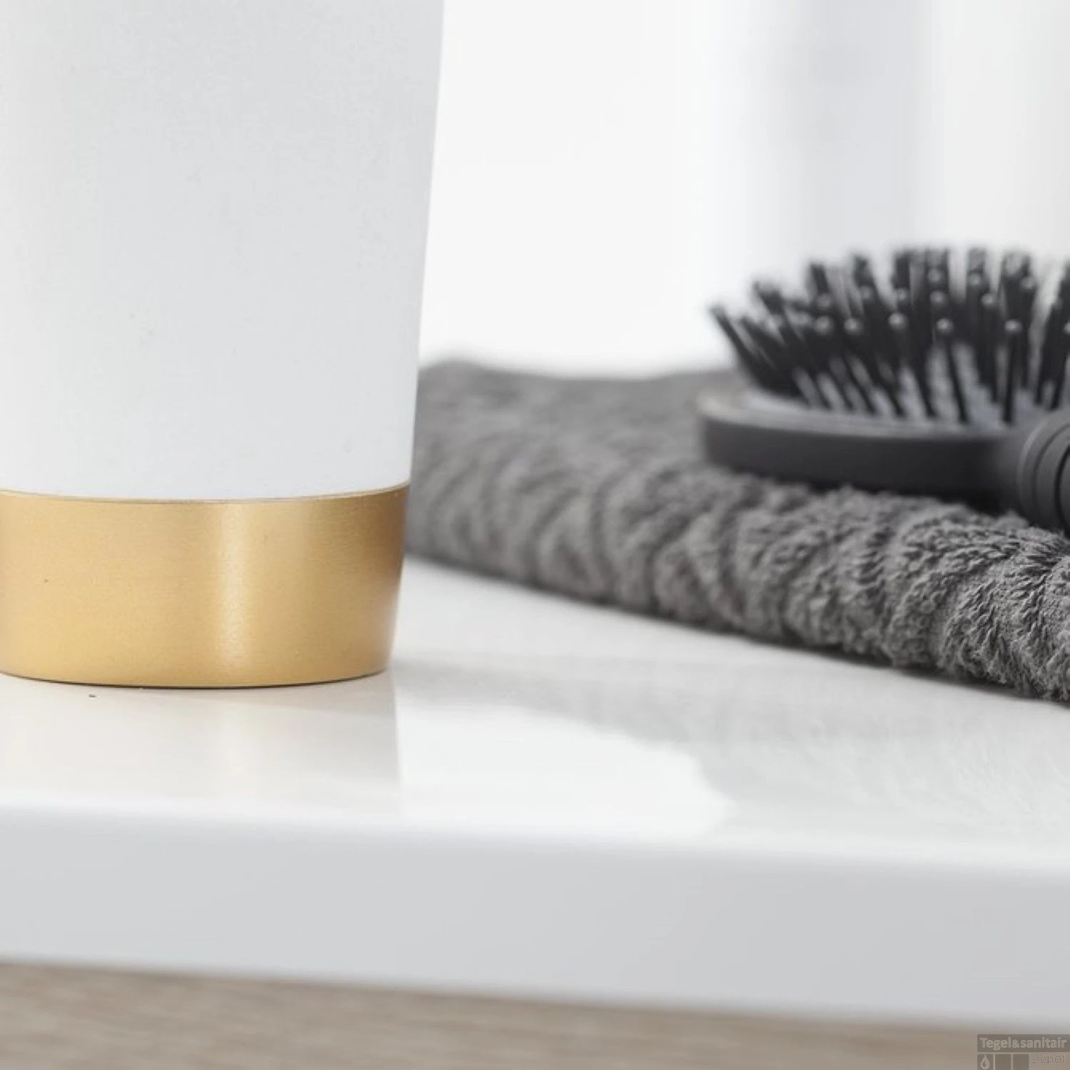 SEALSKIN Tandenborstelbeker Glossy 10,6x7,5 Cm Polyresin Goud 4 SEALSKIN Tandenborstelbeker Glossy 10,6x7,5 Cm Polyresin Goud - Afbeelding 4