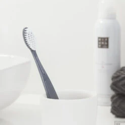 SEALSKIN Tandenborstelbeker Glossy 10,6x7,5 Cm Polyresin Goud 9 SEALSKIN Tandenborstelbeker Glossy 10,6x7,5 Cm Polyresin Goud -SEALSKIN Winkel 362320449 sfeer 2