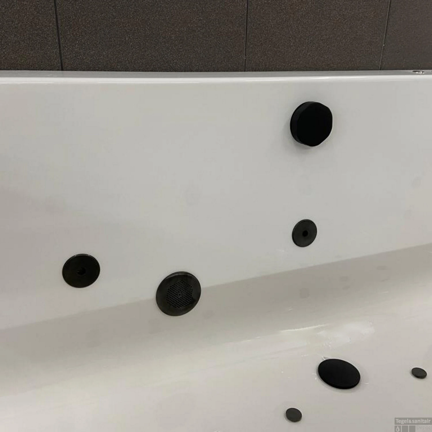 Whirlpool Boss & Wessing Urby Jetline 180x80 Cm Dubbel Systeem Black Tin 2 Whirlpool Boss & Wessing Urby Jetline 180x80 Cm Dubbel Systeem Black Tin - Afbeelding 2